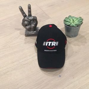 ITR America • NWOT Men’s Fitted Baseball Cap